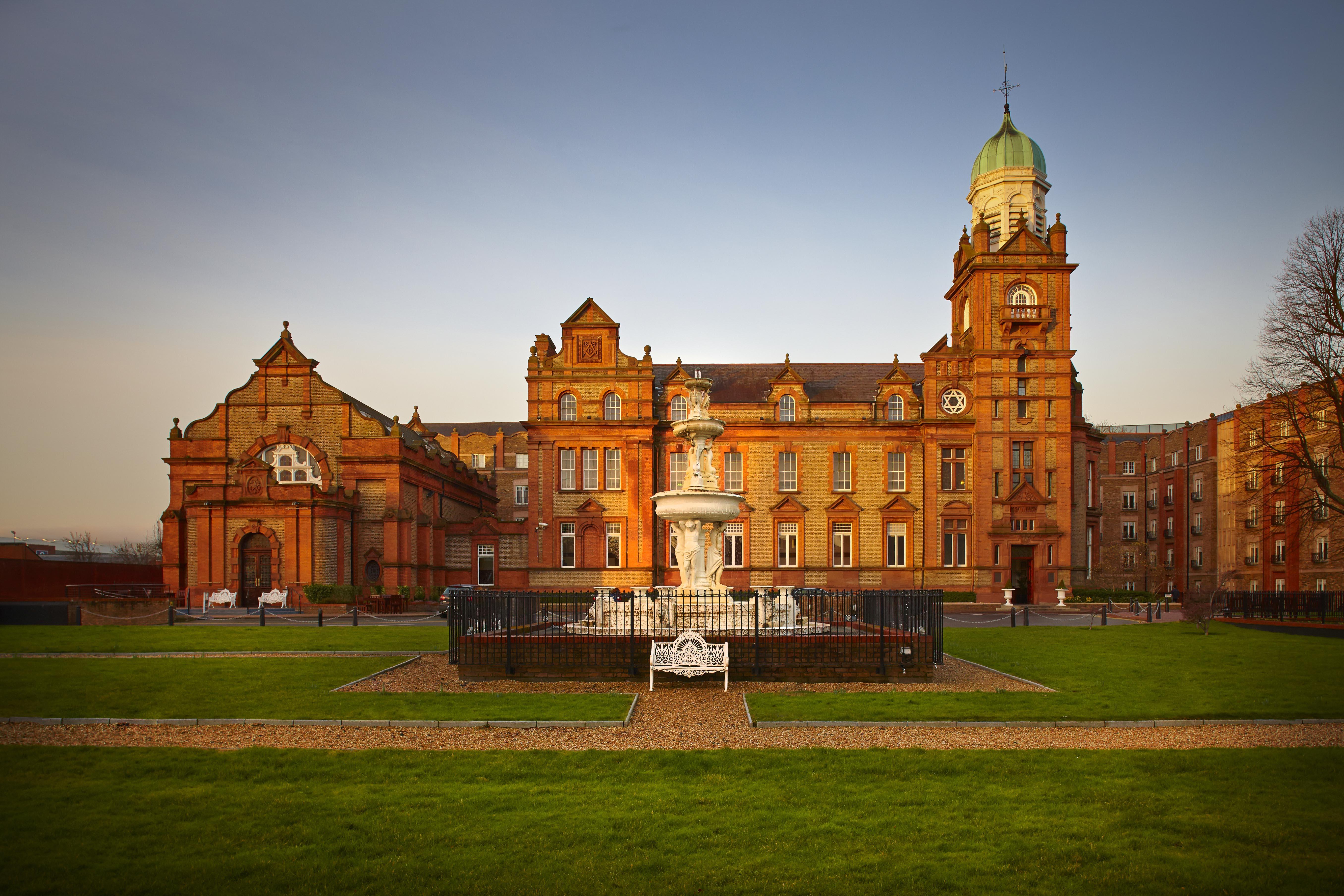 Clayton Hotel Ballsbridge Дъблин Екстериор снимка
